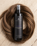 Kashmire, trattamento disciplinante intensivo Daniele Amico, flacone spray su una ciocca di capelli castani